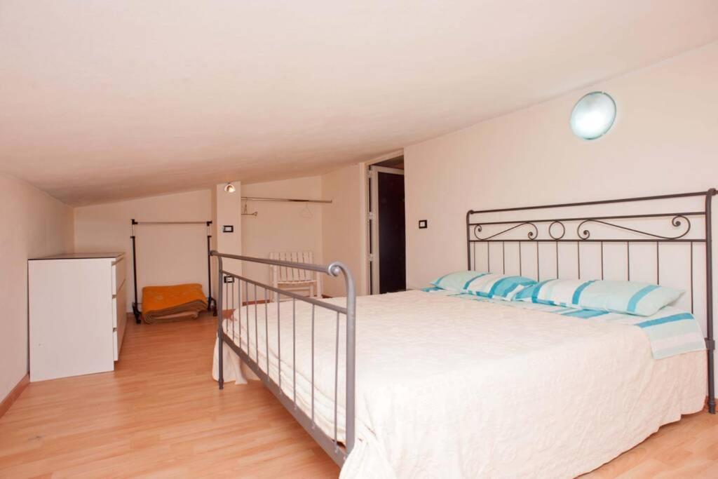 Loft Mansardato Con Giardino E Piscina In Villa Privata Loft With Garden And Swimming Pool In A Private Villa Sestu Eksteriør bilde